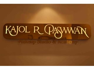 best-makeup-academy-in-mumbai-for-career-training-small-0