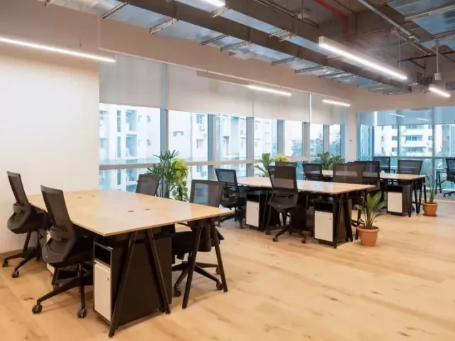 work-smarter-at-the-best-coworking-space-in-noida-qdesq
