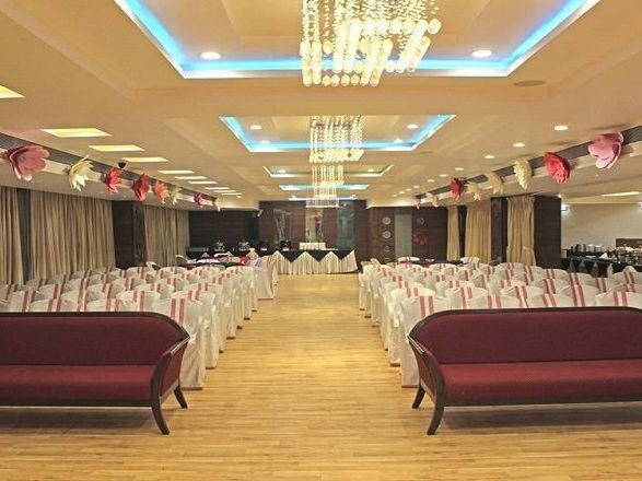 banquet-halls-near-me-for-wedding-party-booking