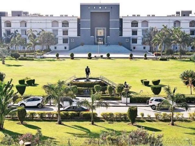 high-court-advocate-in-ahmedabad-for-legal-assistance