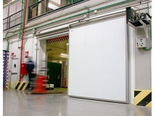 automatic-cold-room-doors-for-easy-access-small-0