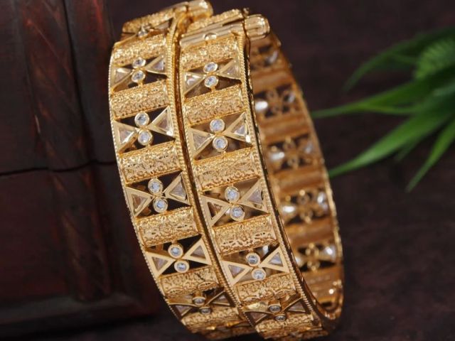 a-complete-guide-to-sourcing-bangles-wholesale-for-retail-success