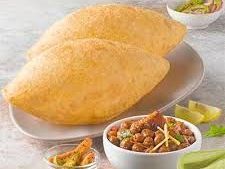 fresh-and-buttery-chole-bhature