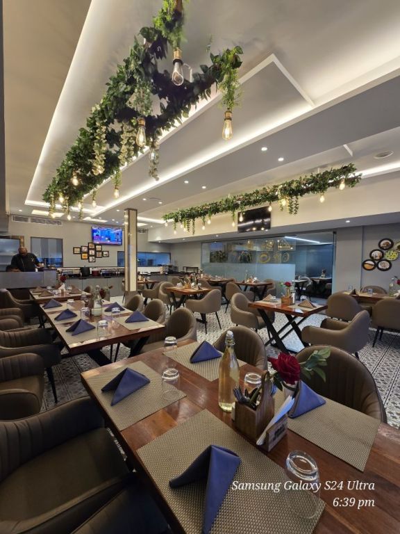 restaurants-in-gomti-nagar-springz-by-all-seasons-stay-lucknow-big-1