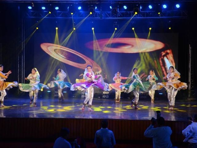 kids-dance-academy-in-patrakar-colony-buskers-dance-institute