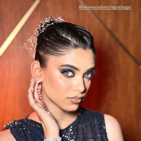 lakme-academy-lajpat-nagar-bridal-makeup-course-in-lajpat-nagar-big-0