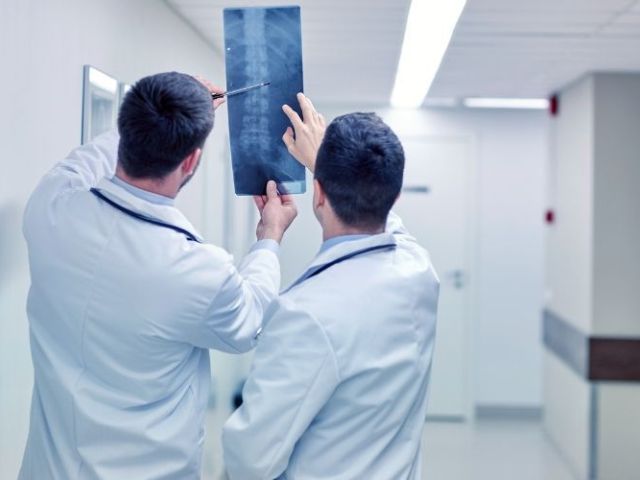 expert-spine-clinic-in-malad-near-you-zen-spine-dr-rakesh-dhake