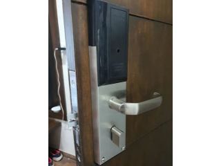 get-the-best-hotel-door-lock-system-small-0