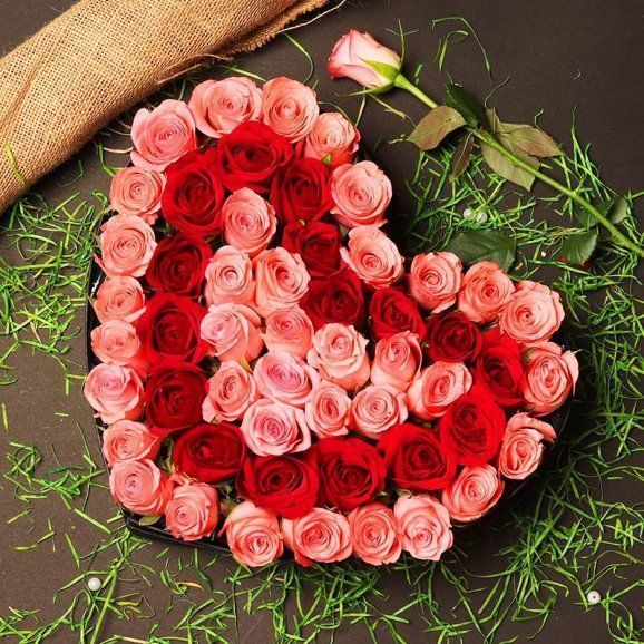 online-flower-bouquet-delivery-in-delhi-on-same-day-from-oyegifts-big-0