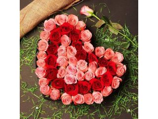 online-flower-bouquet-delivery-in-delhi-on-same-day-from-oyegifts-small-0