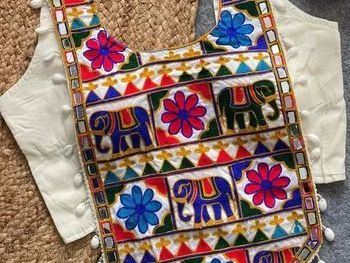 designer-navratri-blouse-for-garba-festive-wear