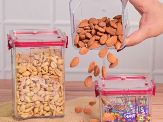 strong-stylish-air-lock-food-container-by-airlock-kitchenware