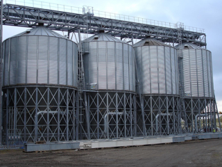 durable-hopper-bottom-silo-for-farming-storage-needs-small-0