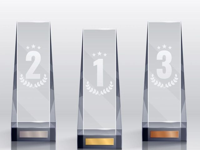 acrylic-awards-that-celebrate-success-in-style