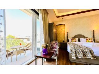 experience-comfort-at-hotels-near-medanta-hospital-gurgaon-small-2
