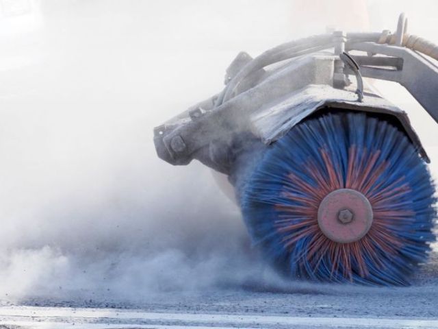 efficient-road-cleaning-machine-for-urban-maintenance