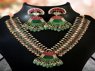 luxury-kundan-maang-tikka-set-royal-wedding-collection