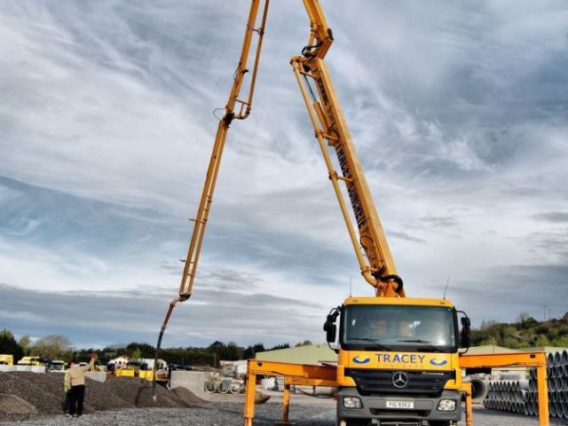 reliable-concrete-pump-on-rent-in-delhi-for-efficient