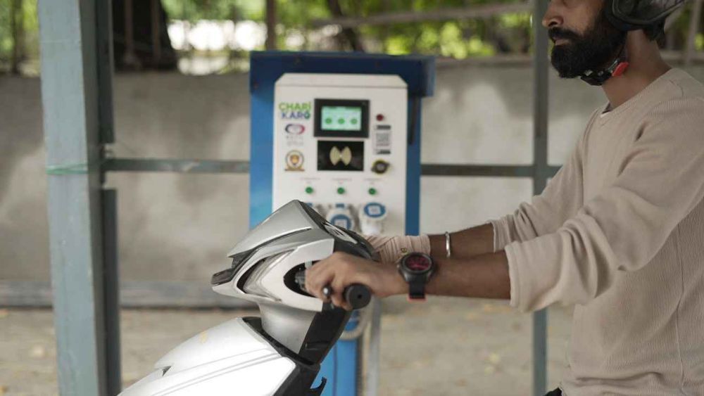 affordable-ev-charging-station-advertising-solutions-today-big-0