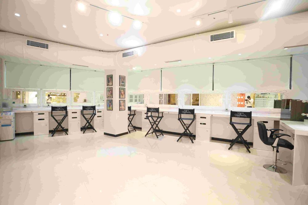 professional-makeup-artist-course-in-mumbai-big-0