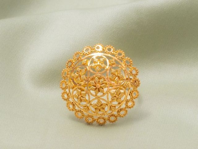 gold-engagement-rings-for-women