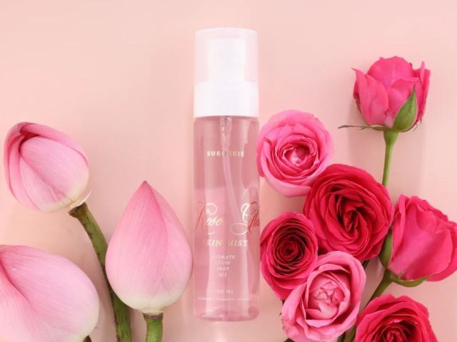face-mist-spray-by-suroskie-for-fresh-glowing-skin