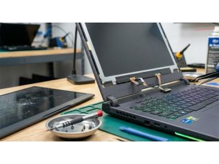 new-screen-replacing-broken-laptop-screen-small-0