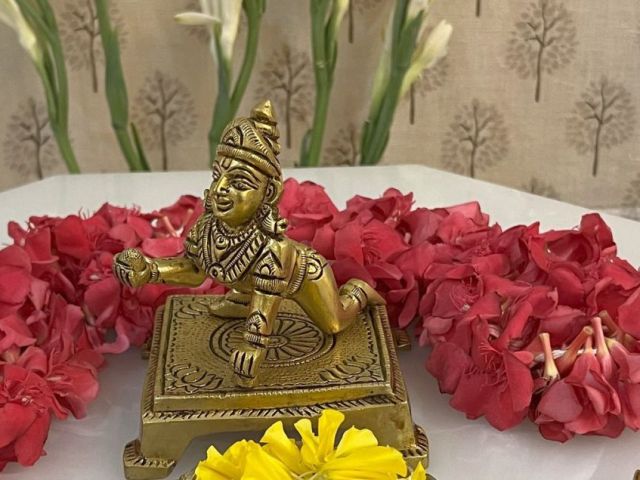 buy-premium-brass-krishna-statue-for-home-temple-yathashilpam