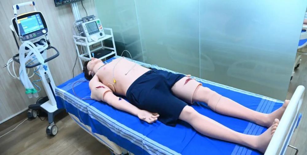 adult-patient-simulator-advanced-clinical-training-system-big-0