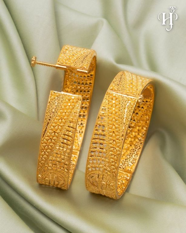 gold-bangles-for-women-big-0