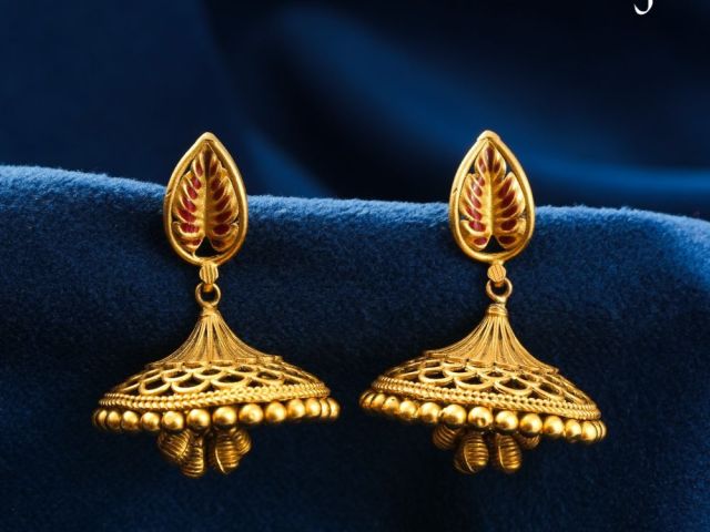 gold-earrings-for-women