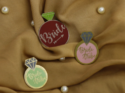 customised-brooches-for-wedding