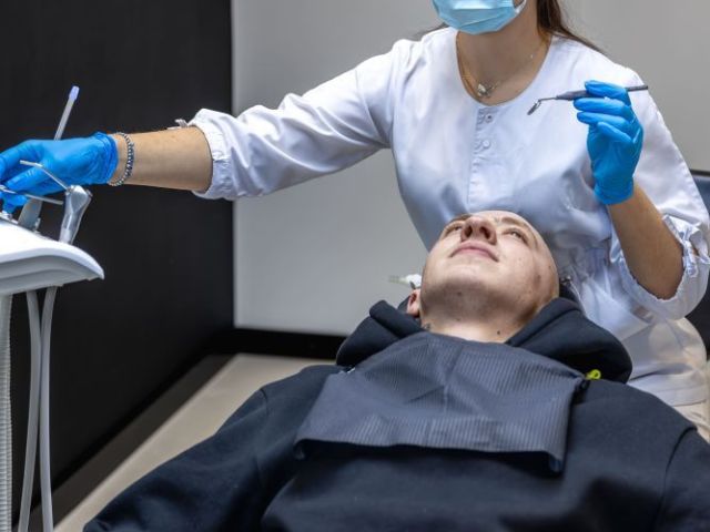expert-dental-surgeons-in-trivandrum-for-precision