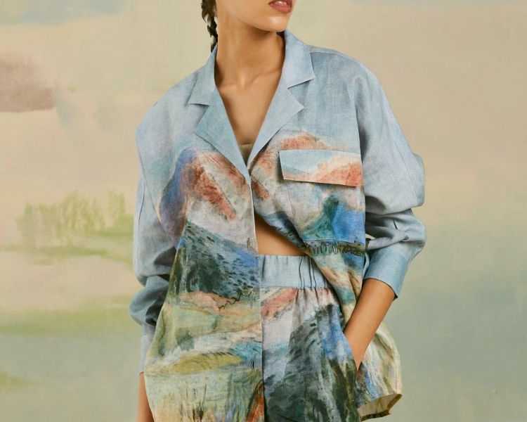 stylish-travel-outfit-collection
