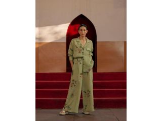 stylish-travel-outfit-collection-small-1