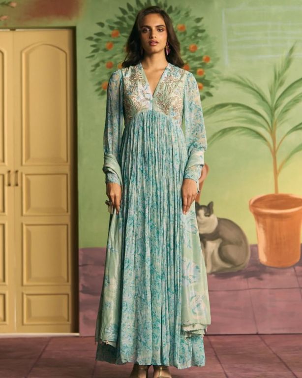 elegant-rakhi-outfits-for-women-festive-collection-big-4
