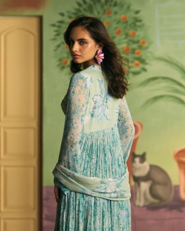 elegant-rakhi-outfits-for-women-festive-collection-big-3