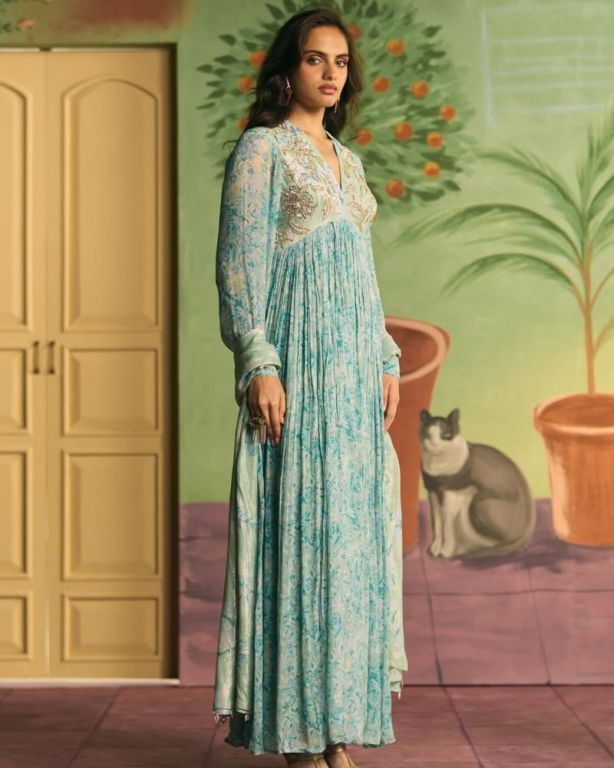 elegant-rakhi-outfits-for-women-festive-collection-big-1