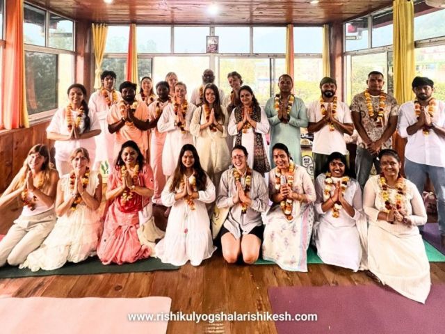 200-hour-yoga-teacher-training-in-rishikesh