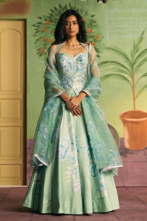 bridesmaid-lehengas-elegant-designer-collection-big-1