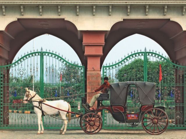premium-gate-manufacturers-for-stylish-and-secure-entrances