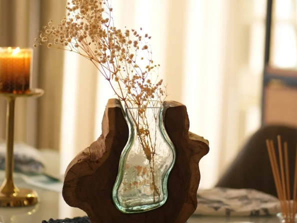 curved-glass-roots-table-vase-decor-that-feels-like-sculpture
