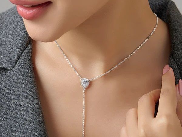 elevate-your-style-with-silver-jewlery-necklace