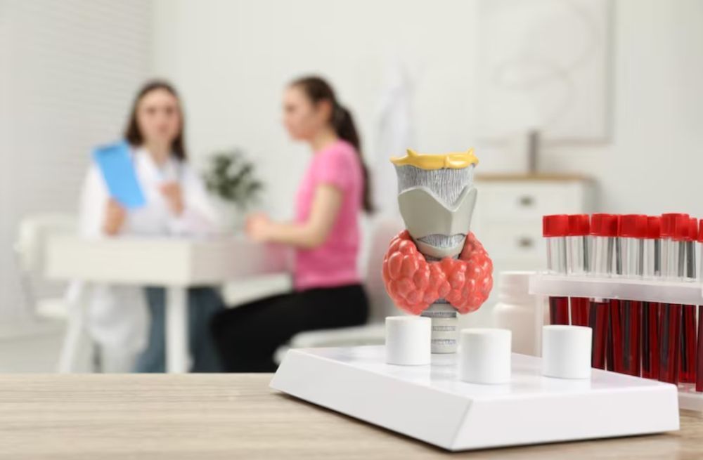 expert-thyroid-specialist-in-south-delhi-for-complete-care-big-0