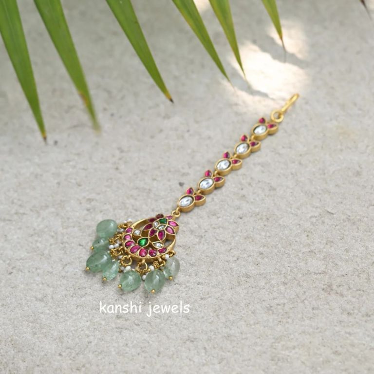 stunning-pendant-maang-tikas-for-glamorous-celebrations-big-0