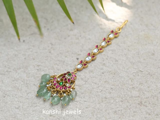 stunning-pendant-maang-tikas-for-glamorous-celebrations