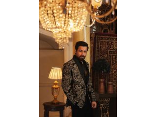 designer-suits-for-men-small-0
