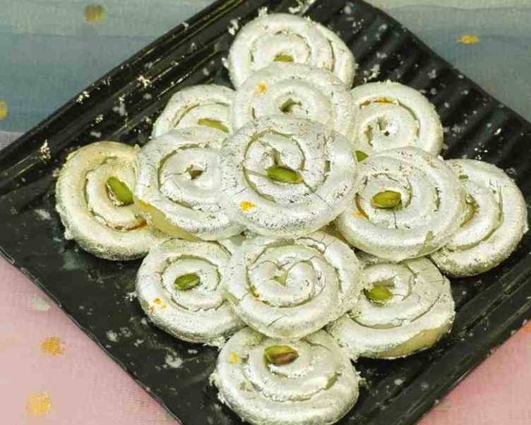 sweet-shop-in-uttam-nagar-delicious-kaju-katli-more