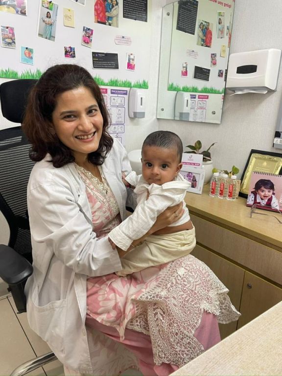 lady-doctor-near-punjabi-bagh-delhi-big-0