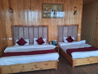 couple-hotel-in-dhanaulti-small-0